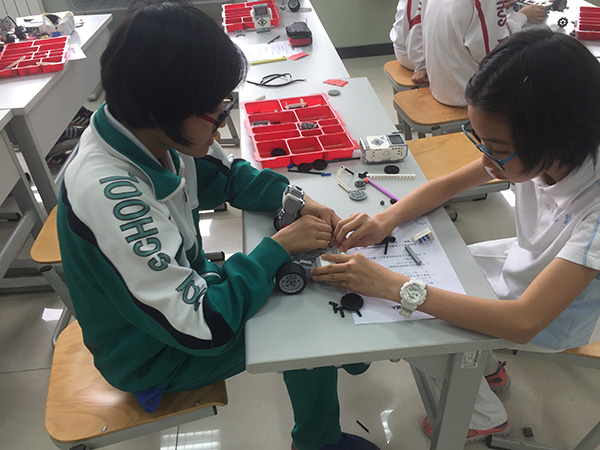 智能机器人编程走进北京上地实验学校