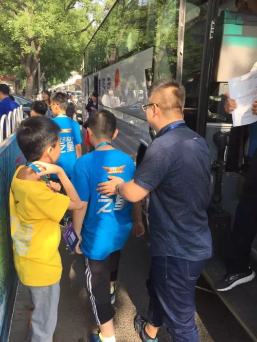 发现杯 | 你们相亲相爱，我们紧张比赛!发现杯第一天赛事回顾