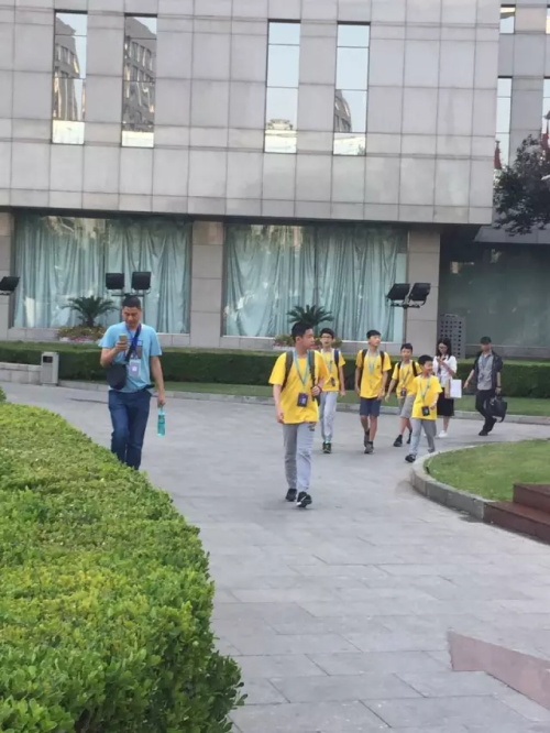 发现杯 | 你们相亲相爱，我们紧张比赛!发现杯第一天赛事回顾