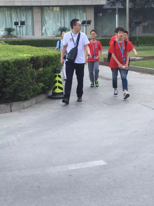 发现杯 | 你们相亲相爱，我们紧张比赛!发现杯第一天赛事回顾