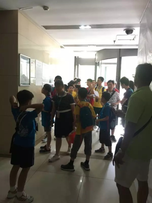 发现杯 | 你们相亲相爱，我们紧张比赛!发现杯第一天赛事回顾