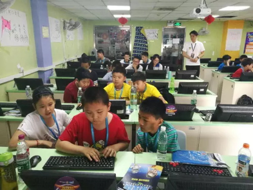 发现杯 | 你们相亲相爱，我们紧张比赛!发现杯第一天赛事回顾