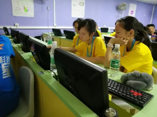 发现杯 | 你们相亲相爱，我们紧张比赛!发现杯第一天赛事回顾