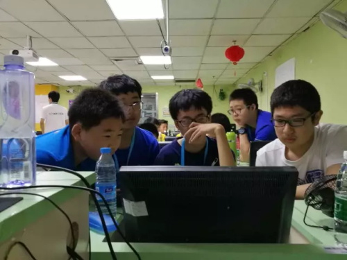 发现杯 | 你们相亲相爱，我们紧张比赛!发现杯第一天赛事回顾