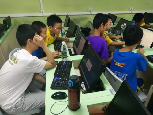 发现杯 | 你们相亲相爱，我们紧张比赛!发现杯第一天赛事回顾