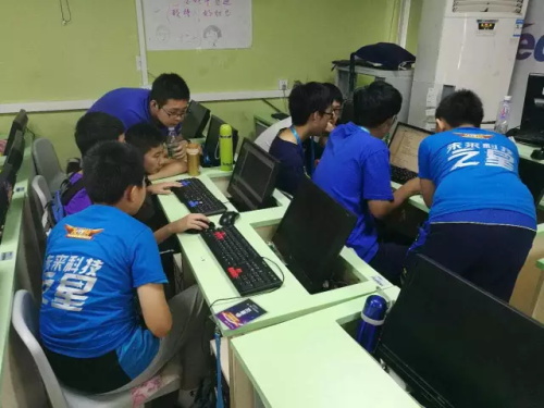 发现杯 | 你们相亲相爱，我们紧张比赛!发现杯第一天赛事回顾