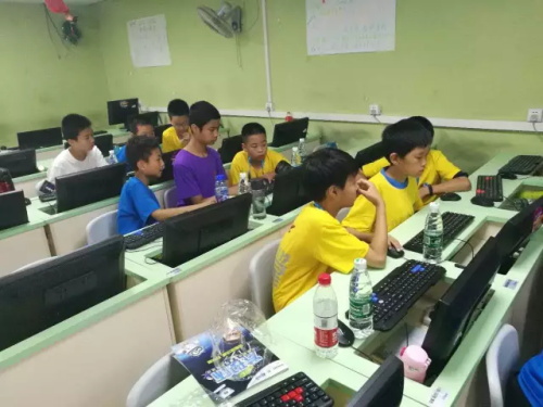 发现杯 | 你们相亲相爱，我们紧张比赛!发现杯第一天赛事回顾