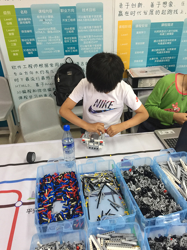 北京大钟寺校区：智能机器人编程乐高EV3体验课