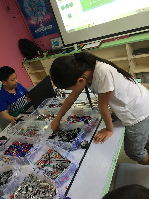 北京大钟寺校区：智能机器人编程乐高EV3体验课