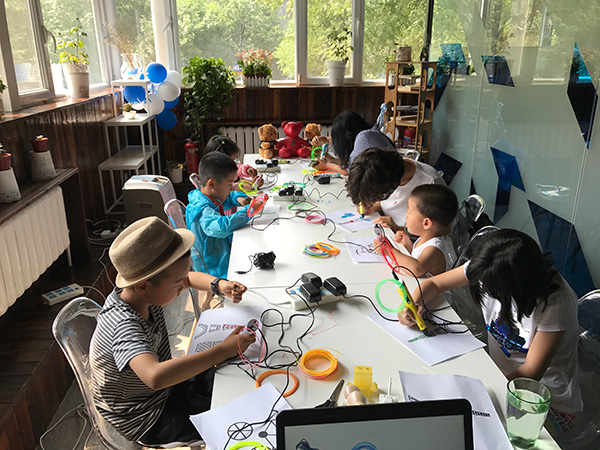 少儿3D打印携木维咖啡举办亲子活动课