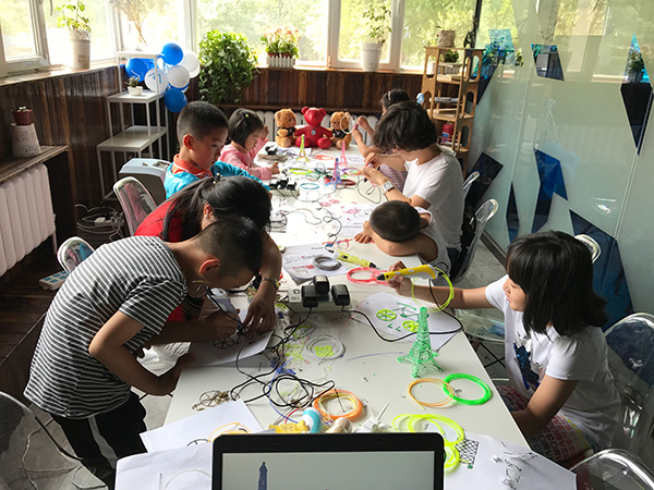 少儿3D打印携木维咖啡举办亲子活动课