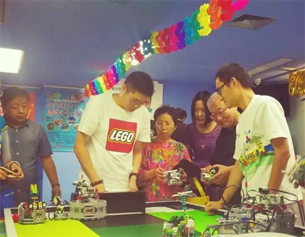 海淀区教委到童程童美考察青少年STEAM创客教育工作