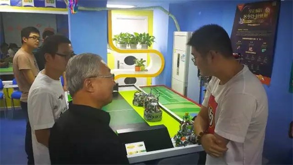 海淀区教委到童程童美考察青少年STEAM创客教育工作