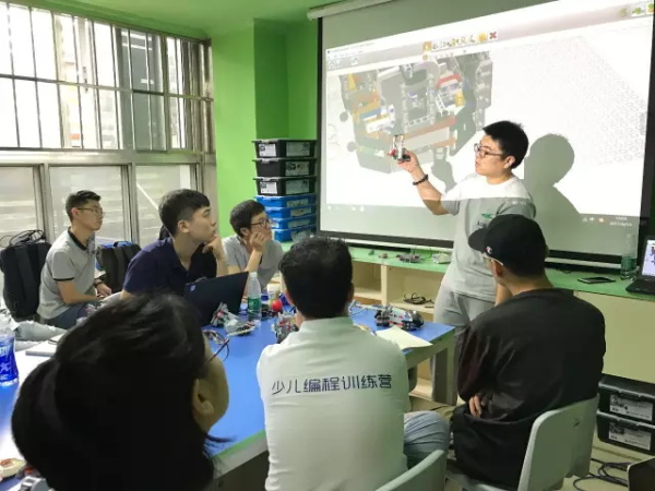 直选赛落幕又迎全国赛，WRO全国赛教练集训中