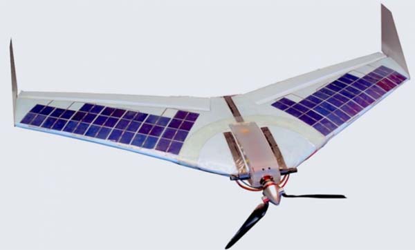 这款无人机可以在湖面进行迫降 还能在水上充电