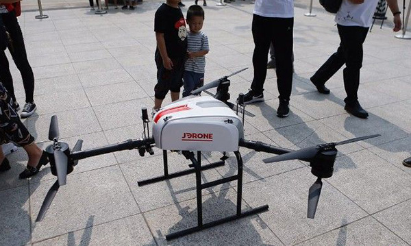 准备好天上掉包裹 京东无人机已正式运营