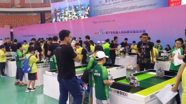 童程童美机器人编程教师实力再升级 十名在职教师获得WRO机器人竞赛认证裁判员证