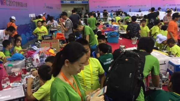 童程童美机器人编程教师实力再升级 十名在职教师获得WRO机器人竞赛认证裁判员证