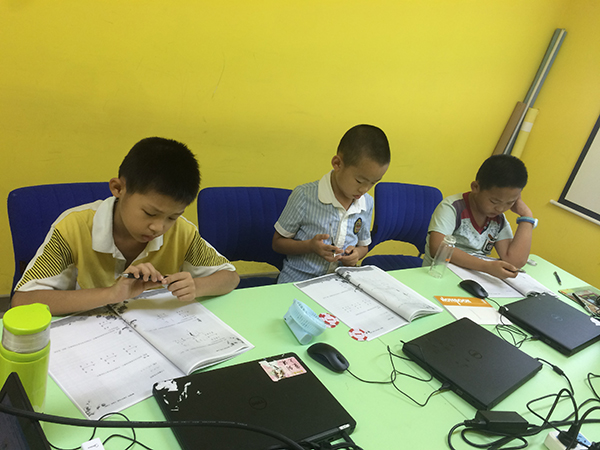 北京大钟寺校区：编程数学体验课开班盛况