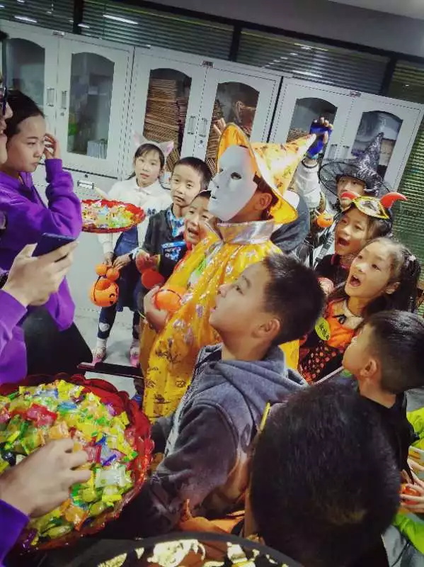 万圣狂欢，百鬼夜行！这群“捣蛋鬼”们在童程童美各地校区玩的很happy！