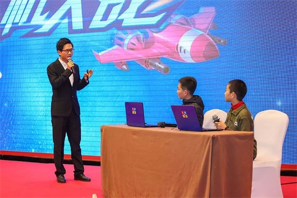 达人达己 聚力共赢| 2017-2018 达内2018年大型企业订单洽谈会召开，童程童美闪亮压轴