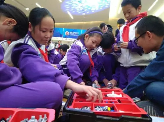 北京上地首届青少年科技节|创新成长孵化梦想，童程童美老师受邀现场助力！