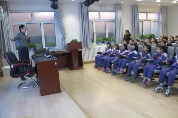 童程童美智能机器人编程讲座再次走进校园！带领小朋友深度探索智能科技！