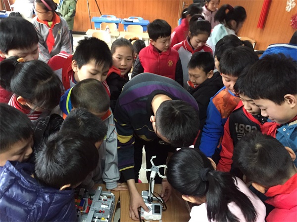 公益校园行 | 童程童美智能机器人什刹海校园讲座，探索科技的魅力！