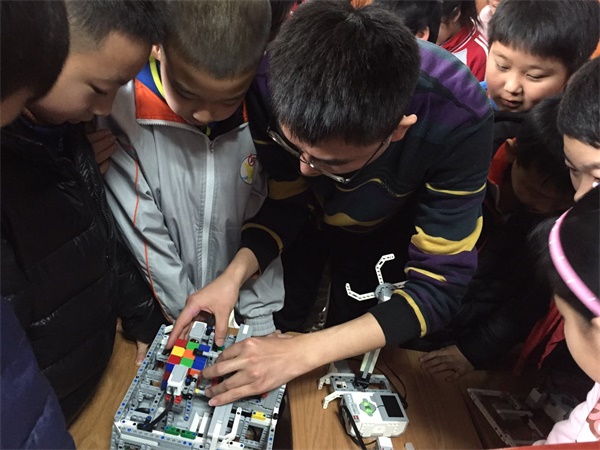 公益校园行 | 童程童美智能机器人什刹海校园讲座，探索科技的魅力！