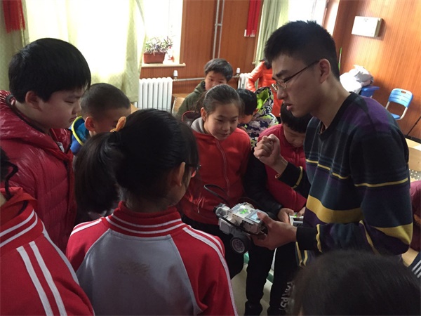 公益校园行 | 童程童美智能机器人什刹海校园讲座，探索科技的魅力！