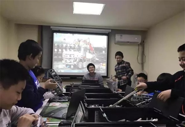 达内童程童美202018年FLL工程挑战赛集训火热进行中！