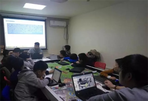 达内童程童美202018年FLL工程挑战赛集训火热进行中！