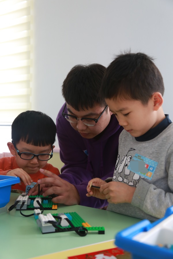 北京回龙观校区：智能机器人编程wedo课程开班啦