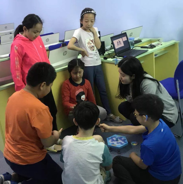 见证孩子的成长是非常幸福的事！——最美人气教师张馨雨专访