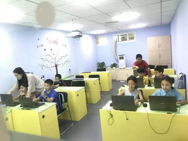 见证孩子的成长是非常幸福的事！——最美人气教师张馨雨专访