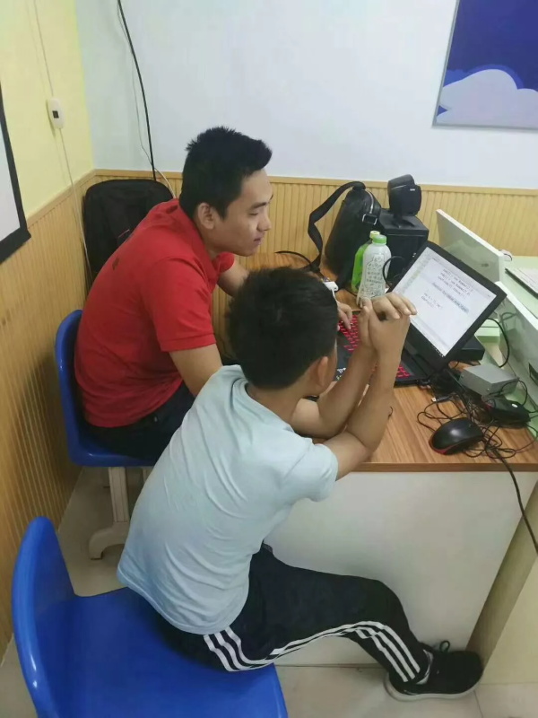 带着责任，走好教育的路——最暖人气教师杜时男专访