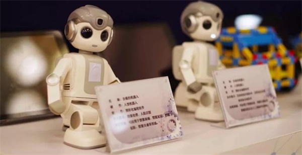 中小学人工智能教育发布会在京召开，2019年五城全面试点！ 