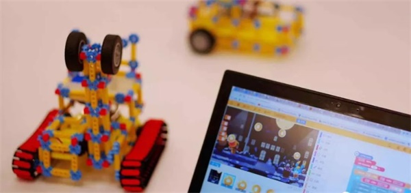 中小学人工智能教育发布会在京召开，2019年五城全面试点！ 