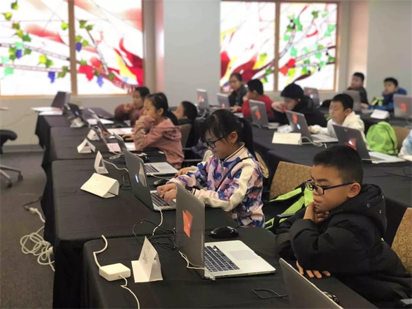 在世界顶级名校斯坦福大学学编程，让孩子走在国际教育的前沿