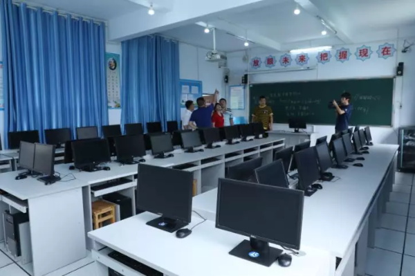 童程童美深入重庆贫困县，捐赠百万助力编程教育发展！