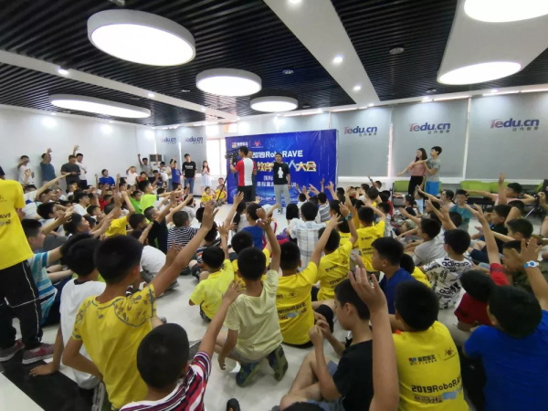 走向胜利，202颗明日之星云集童程童美RoboRAVE国际大赛暑期特训营！
