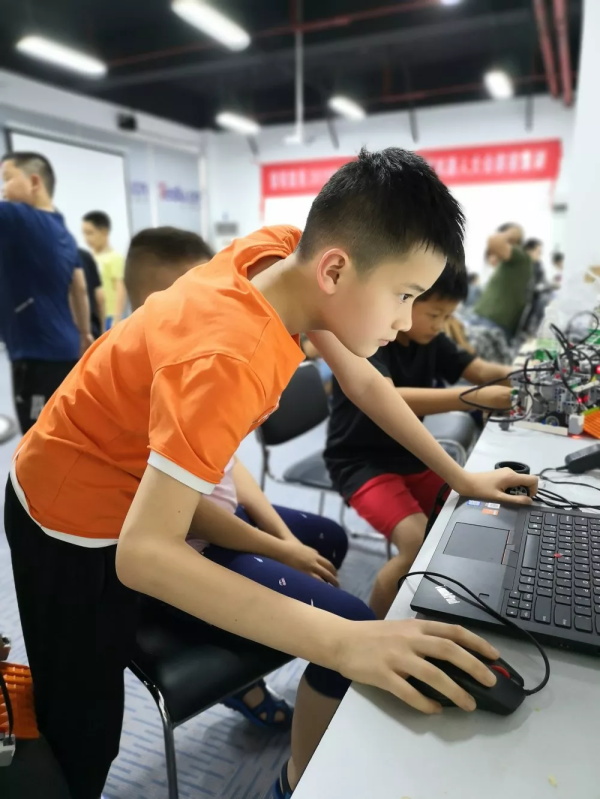 走向胜利，202颗明日之星云集童程童美RoboRAVE国际大赛暑期特训营！