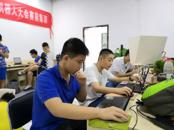 走向胜利，202颗明日之星云集童程童美RoboRAVE国际大赛暑期特训营！