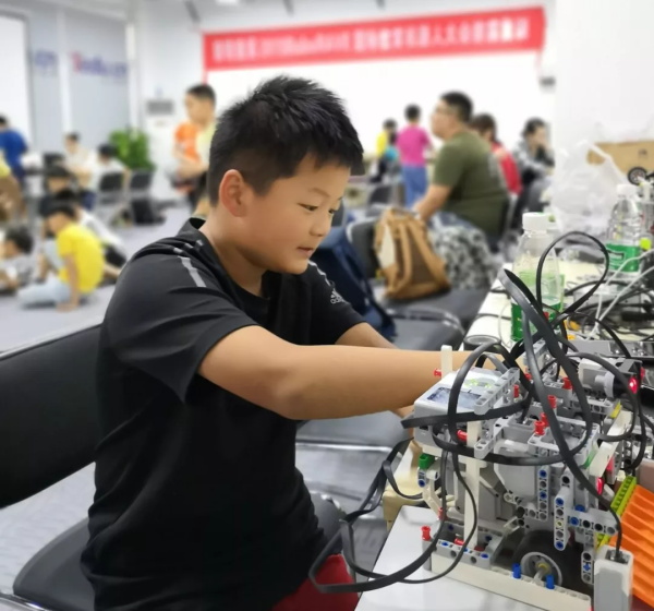 走向胜利，202颗明日之星云集童程童美RoboRAVE国际大赛暑期特训营！