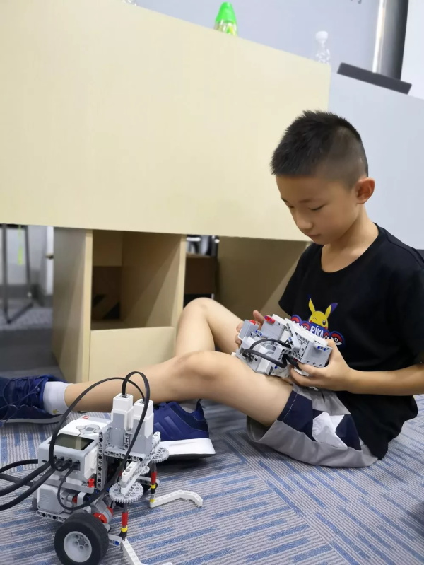 走向胜利，202颗明日之星云集童程童美RoboRAVE国际大赛暑期特训营！