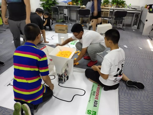 走向胜利，202颗明日之星云集童程童美RoboRAVE国际大赛暑期特训营！