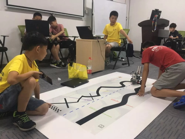 走向胜利，202颗明日之星云集童程童美RoboRAVE国际大赛暑期特训营！