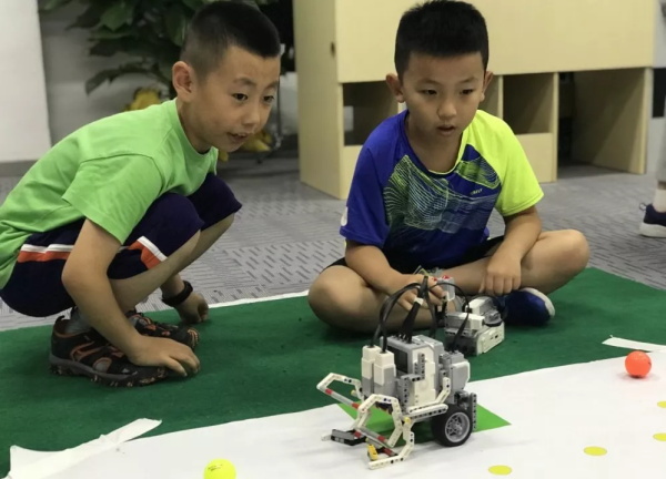 走向胜利，202颗明日之星云集童程童美RoboRAVE国际大赛暑期特训营！