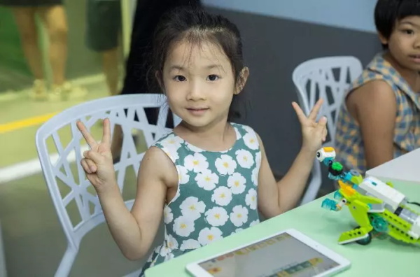 “妈妈，我觉得编程比王者荣耀好玩多了！”