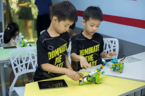 “妈妈，我觉得编程比王者荣耀好玩多了！”